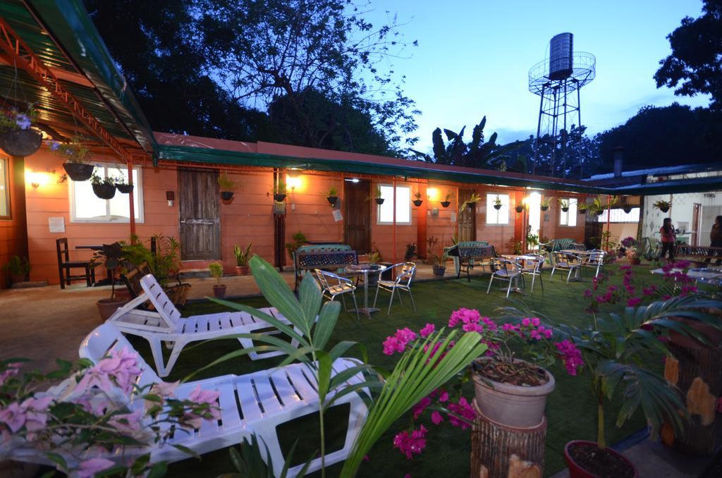 Airportside Inn Puerto Princesa Exterior foto
